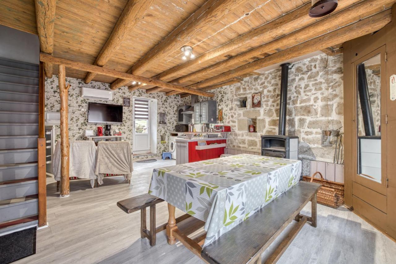 Maison Charmante A Valprivas Avec Jardin Prive. Eksteriør bilde